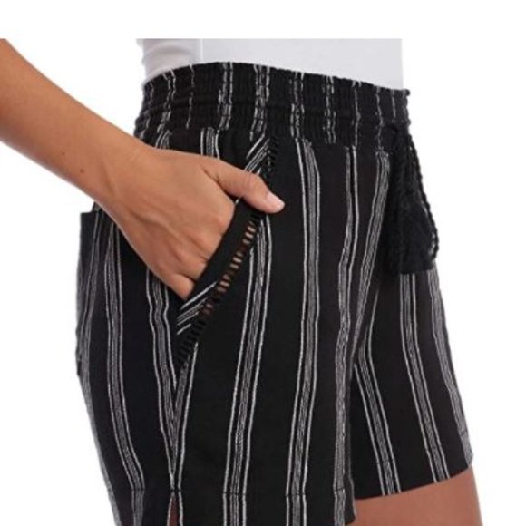 Briggs New York Women's Linen Blend Pull-On Summer Shorts with Pockets and Draws - Picture 2 of 4